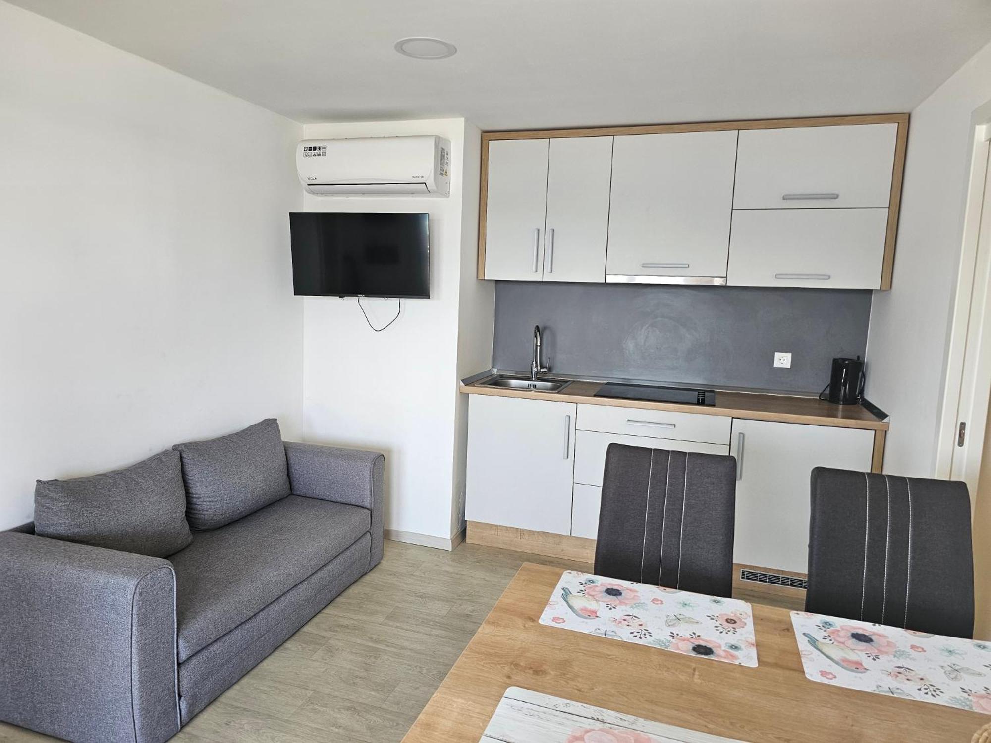 Mobile Home Tina Tisno Buitenkant foto