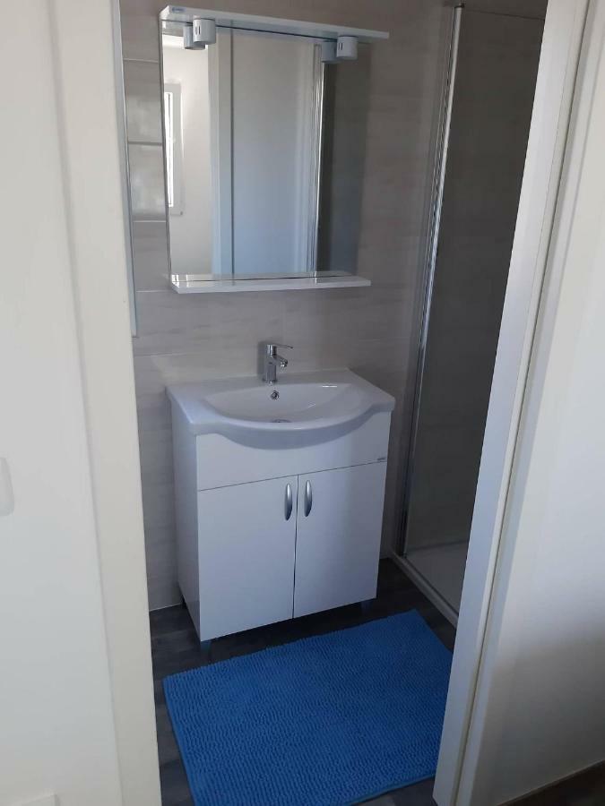 Mobile Home Tina Tisno Buitenkant foto