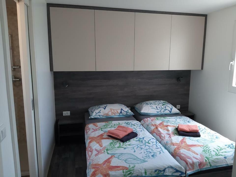 Mobile Home Tina Tisno Buitenkant foto